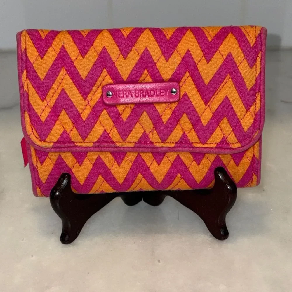 VERA BRADLEY Ziggy Zags Euro Wallet Quilted Cotton Pink Orange Chevron